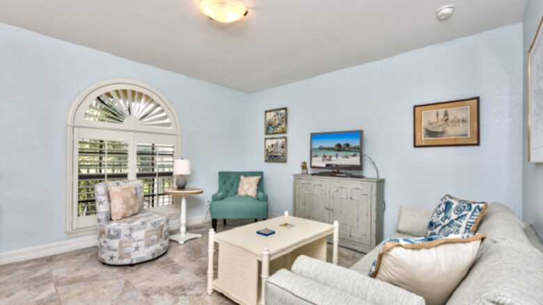 Le Monaco Vacation Retreat - Located on the highly desired 5th Avenue in Naples! - Naples, Florida
