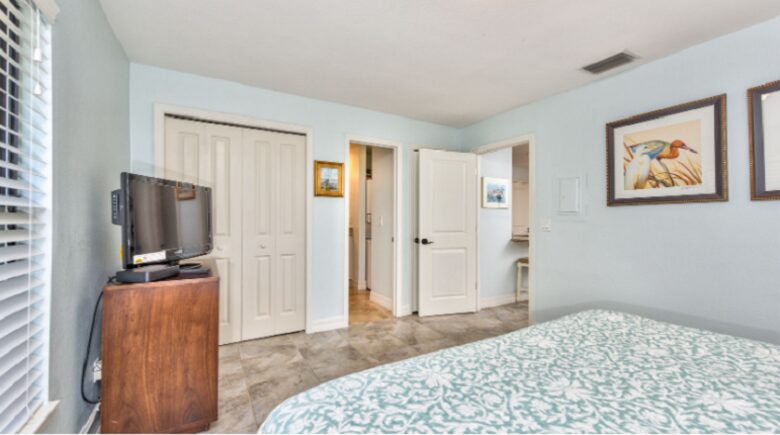 Le Monaco Vacation Retreat - Located on the highly desired 5th Avenue in Naples! - Naples, Florida
