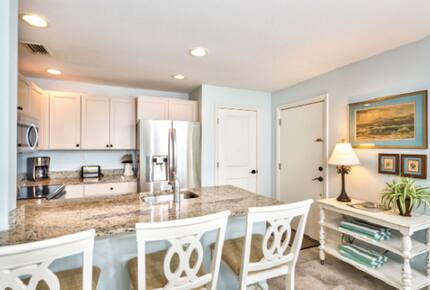 Le Monaco Vacation Retreat - Located on the highly desired 5th Avenue in Naples! - Naples, Florida
