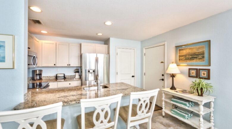 Le Monaco Vacation Retreat - Located on the highly desired 5th Avenue in Naples! - Naples, Florida