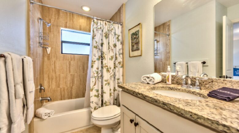 Le Monaco Vacation Retreat - Located on the highly desired 5th Avenue in Naples! - Naples, Florida