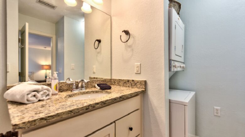Le Monaco Vacation Retreat - Located on the highly desired 5th Avenue in Naples! - Naples, Florida
