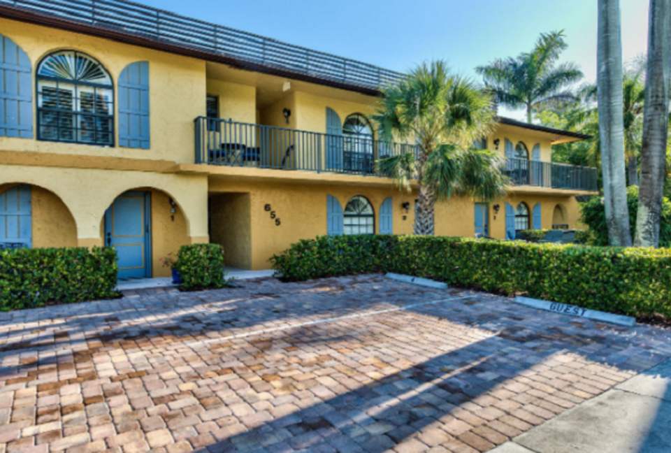 Le Monaco Vacation Retreat - Located on the highly desired 5th Avenue in Naples! - Naples, Florida