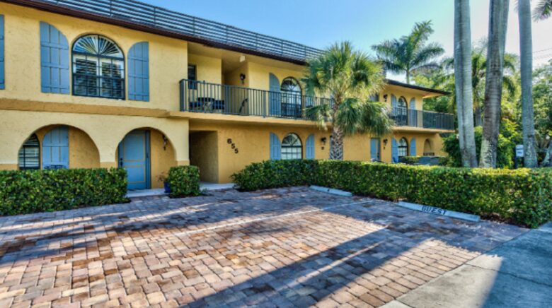 Le Monaco Vacation Retreat - Located on the highly desired 5th Avenue in Naples! - Naples, Florida