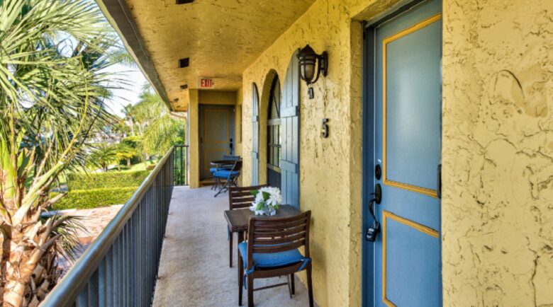 Le Monaco Vacation Retreat - Located on the highly desired 5th Avenue in Naples! - Naples, Florida