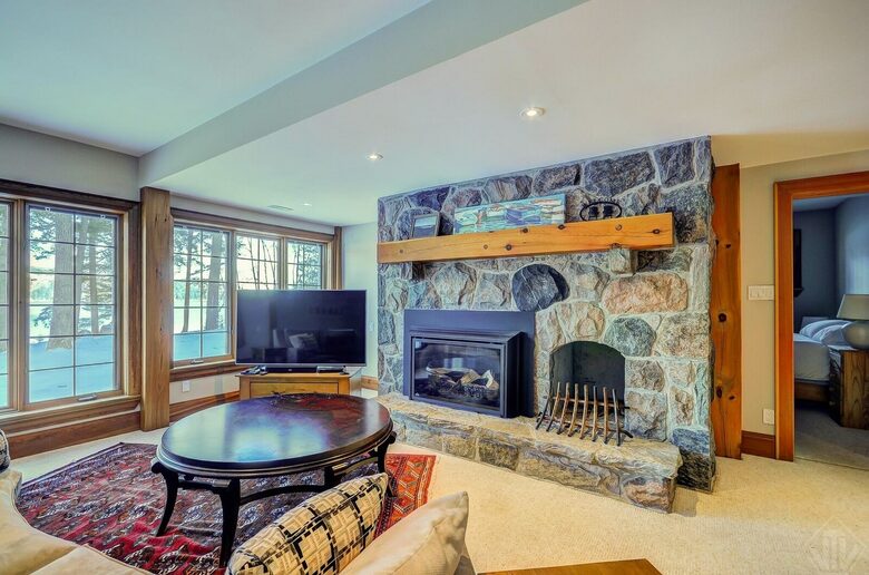 Lake of Bays Cottage - Baysville, Canada