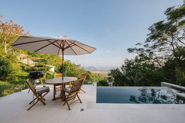 Selong Selo Elevated Villa - Selong Belanak, Indonesia