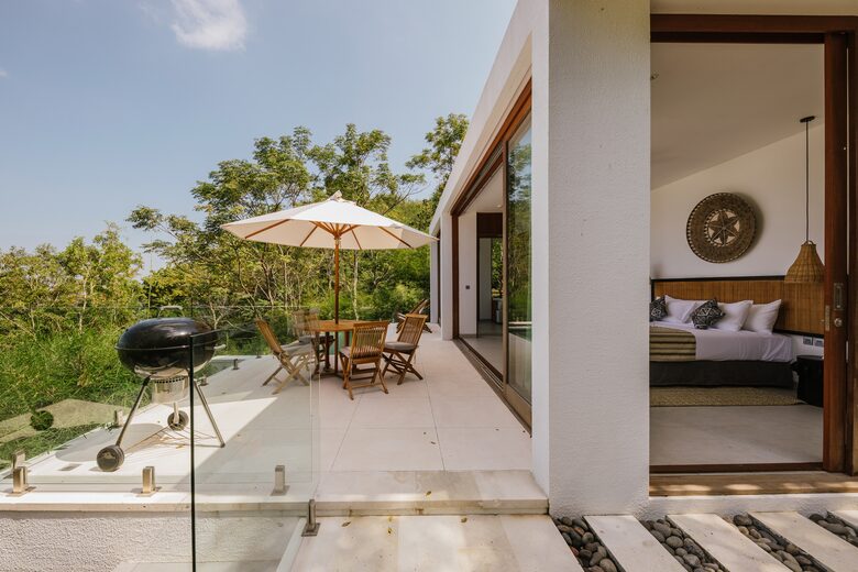 Selong Selo Elevated Villa - Selong Belanak, Indonesia