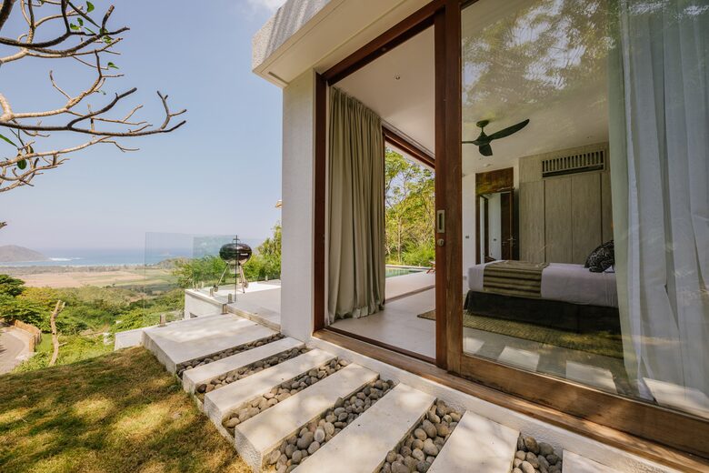 Selong Selo Elevated Villa - Selong Belanak, Indonesia