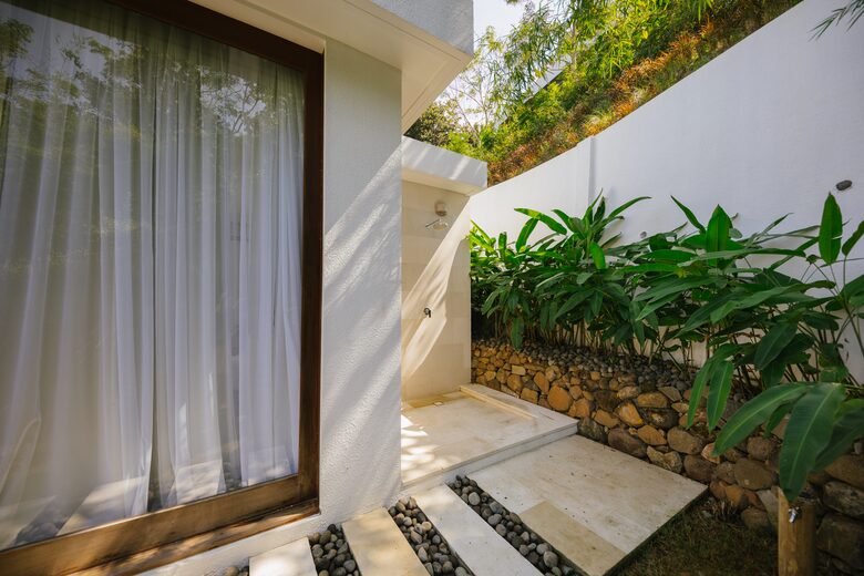 Selong Selo Elevated Villa - Selong Belanak, Indonesia