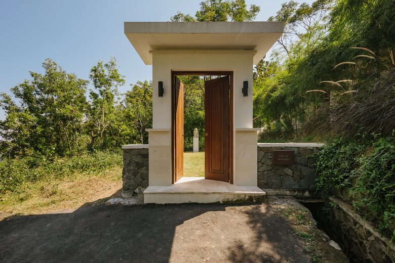 Selong Selo Elevated Villa - Selong Belanak, Indonesia