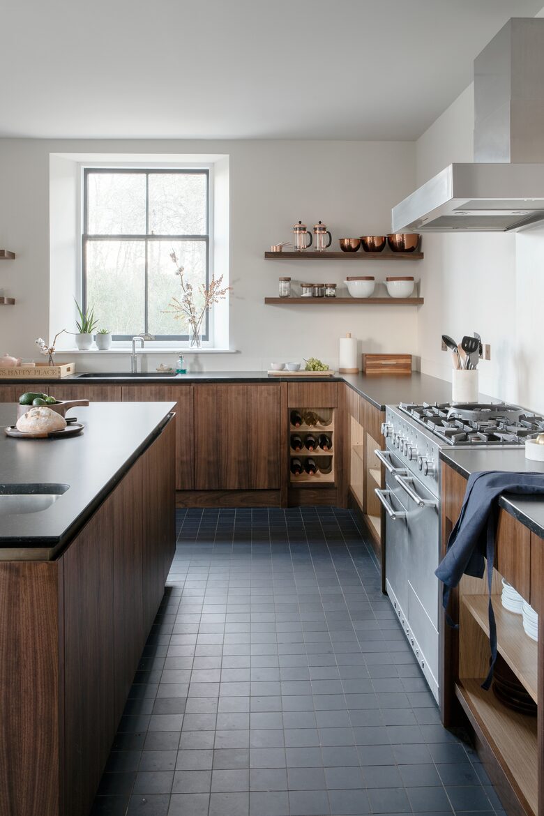 Dun Aluinn (R) - Aberfeldy, Scotland, United Kingdom