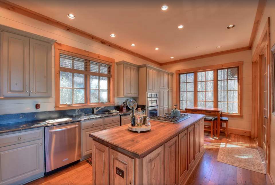 Balsam Mountain Getaway - Many Luxe Amenities and Arnold Palmer Signature Course! - Sylva, North Carolina