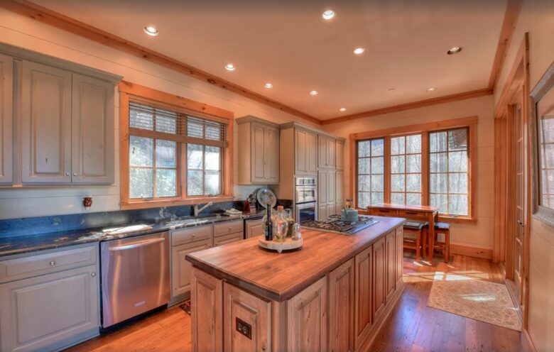 Balsam Mountain Getaway - Many Luxe Amenities and Arnold Palmer Signature Course! - Sylva, North Carolina