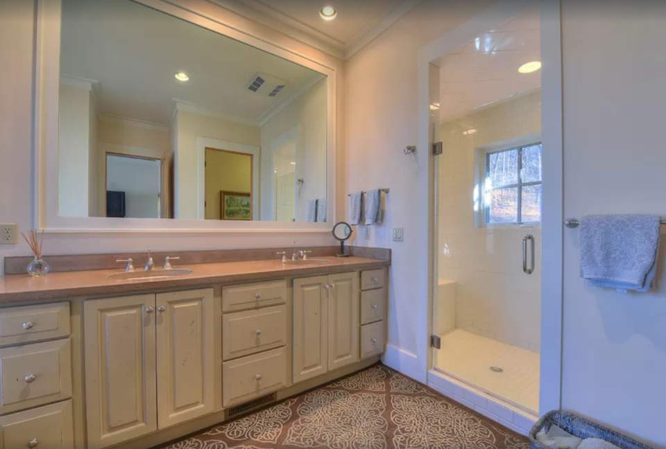 Balsam Mountain Getaway - Many Luxe Amenities and Arnold Palmer Signature Course! - Sylva, North Carolina