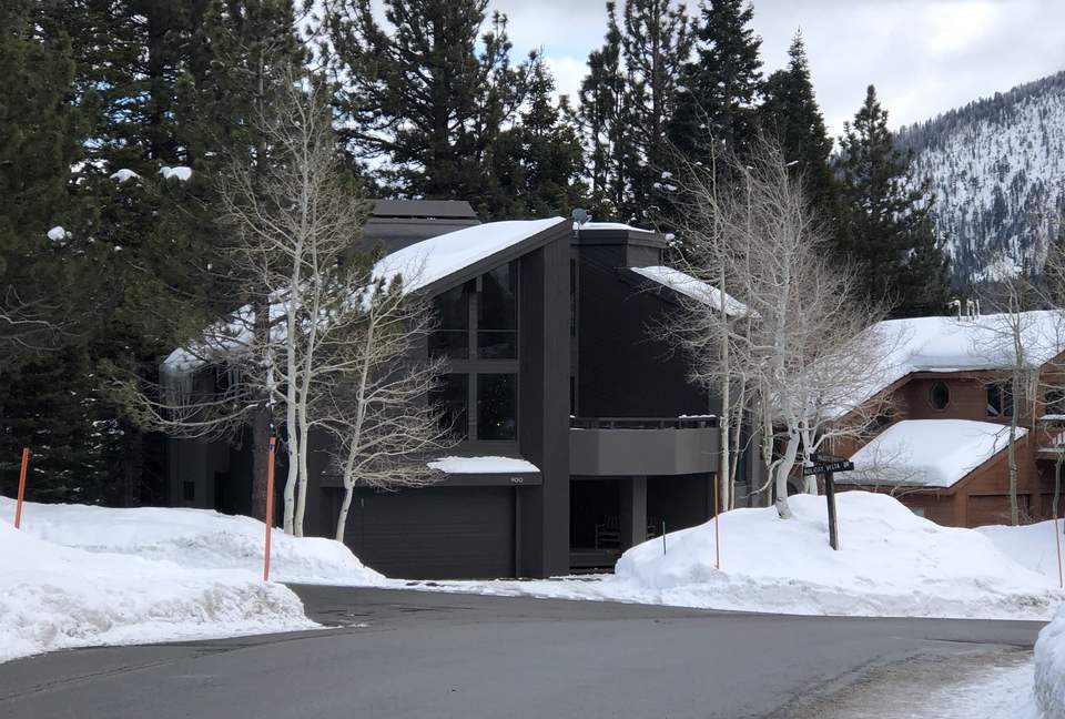 Mammoth Lakes Modern Luxury Home - Steps from the main chair lift! - Mammoth Lakes, California