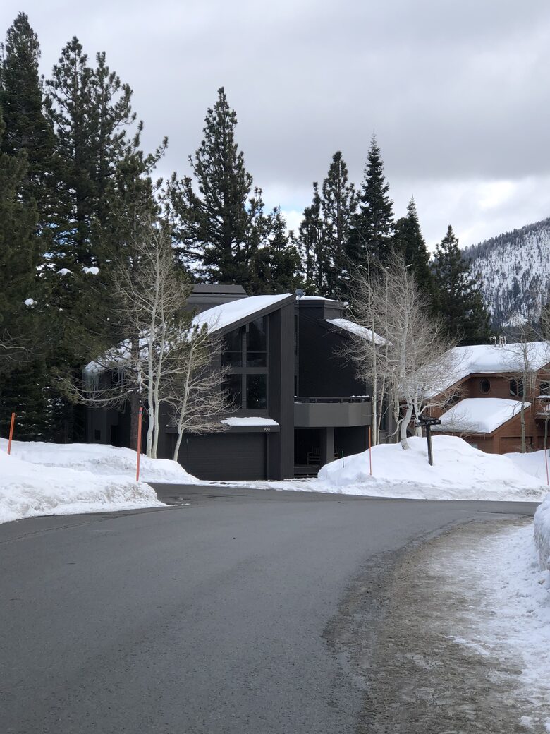 Mammoth Lakes Modern Luxury Home - Steps from the main chair lift! - Mammoth Lakes, California