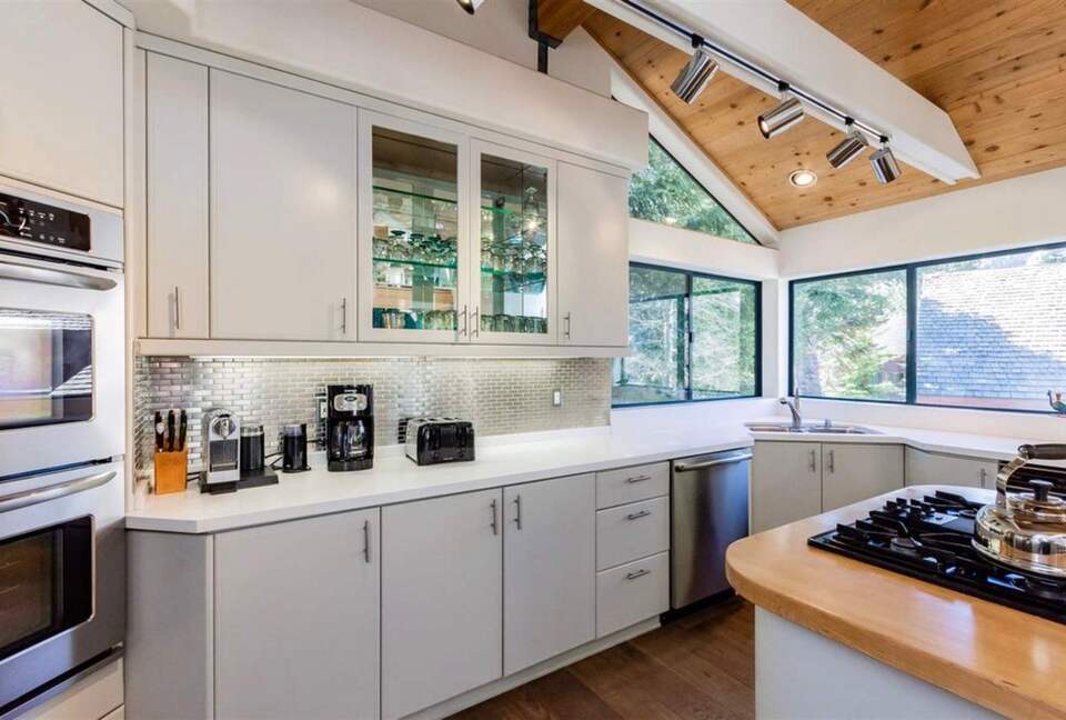 Mammoth Lakes Modern Luxury Home - Steps from the main chair lift! - Mammoth Lakes, California