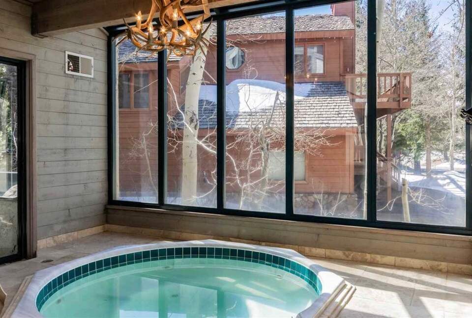 Mammoth Lakes Modern Luxury Home - Steps from the main chair lift! - Mammoth Lakes, California