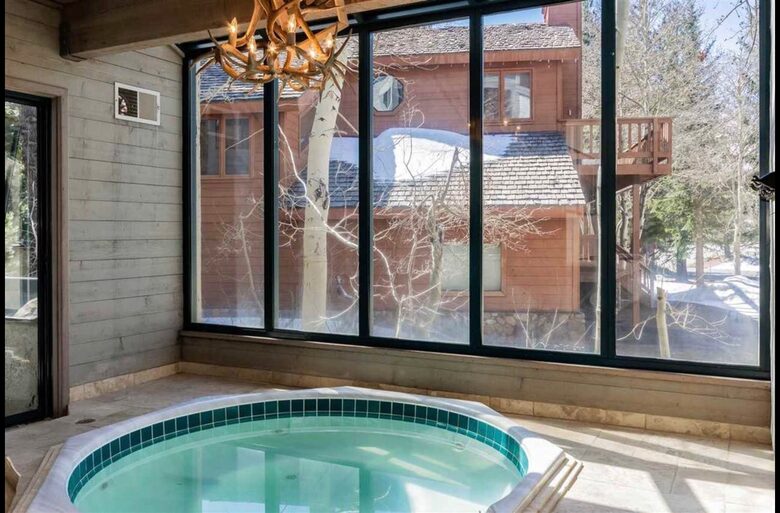 Mammoth Lakes Modern Luxury Home - Steps from the main chair lift! - Mammoth Lakes, California