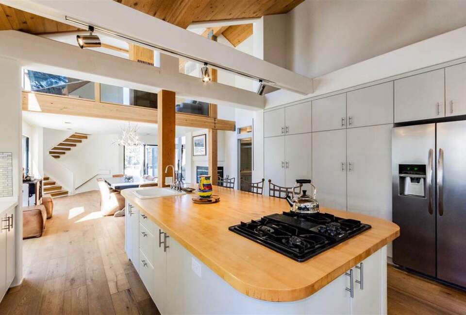 Mammoth Lakes Modern Luxury Home - Steps from the main chair lift! - Mammoth Lakes, California