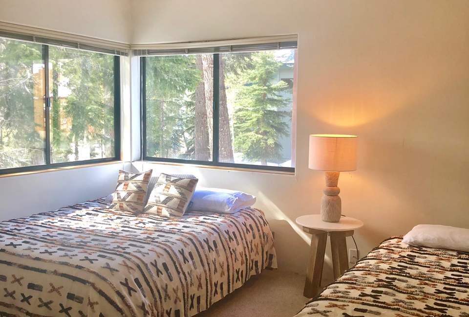 Mammoth Lakes Modern Luxury Home - Steps from the main chair lift! - Mammoth Lakes, California