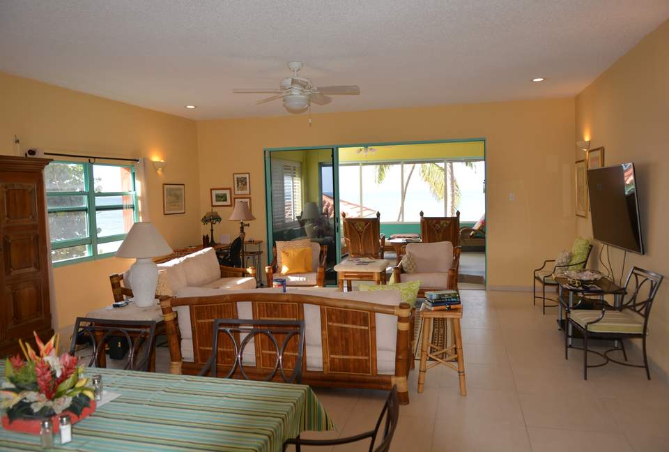 Point Blue on Lay Bay - Pelican Key, Sint Maarten (Dutch part)