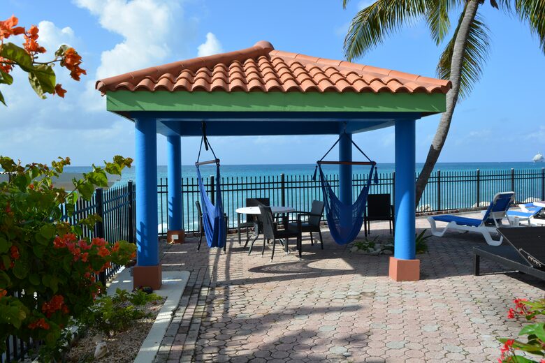 Point Blue on Lay Bay - Pelican Key, Sint Maarten (Dutch part)