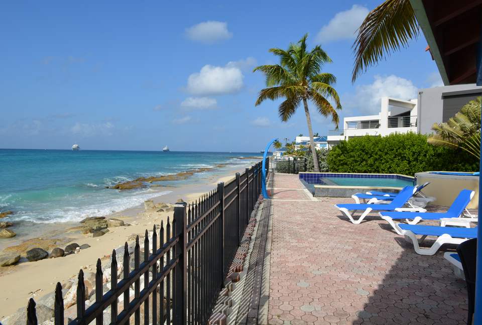Point Blue on Lay Bay - Pelican Key, Sint Maarten (Dutch part)
