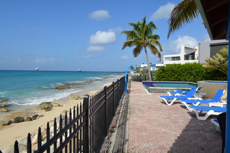 Point Blue on Lay Bay - Pelican Key, Sint Maarten (Dutch part)