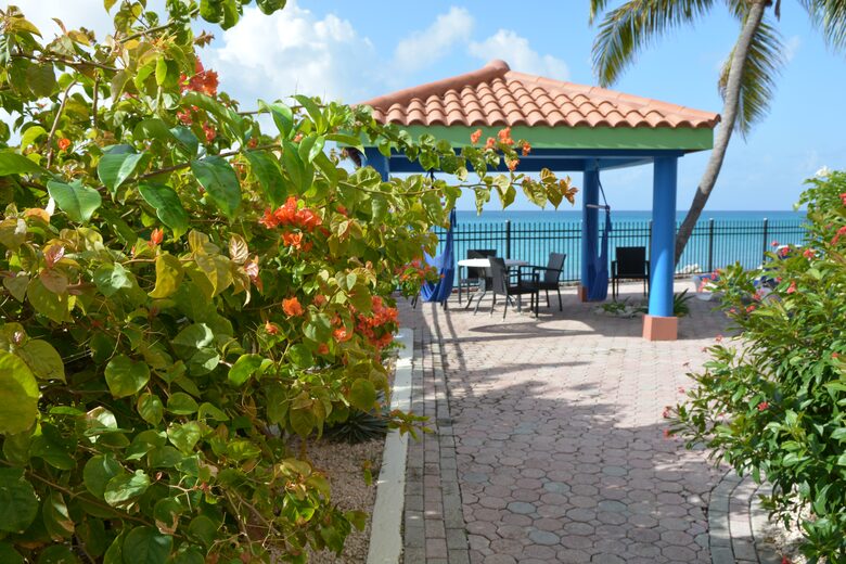 Point Blue on Lay Bay - Pelican Key, Sint Maarten (Dutch part)