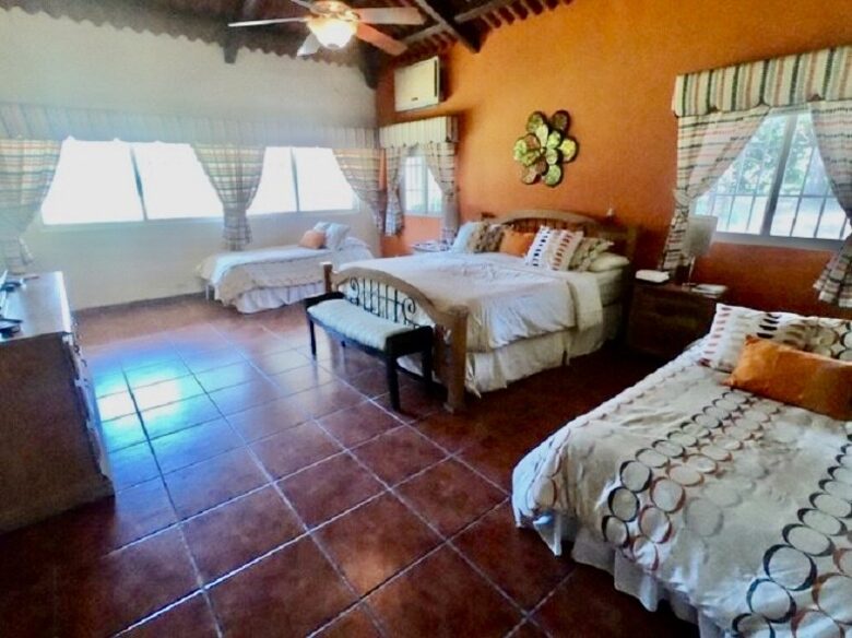 El Valle de Anton Home and Guest House - Rainforest, Beaches, Golf, and Hiking nearby! - El Valle de Anton, Panama