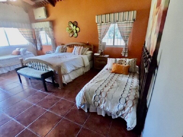 El Valle de Anton Home and Guest House - Rainforest, Beaches, Golf, and Hiking nearby! - El Valle de Anton, Panama