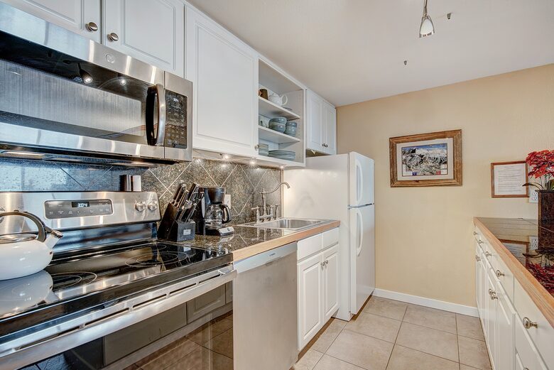 Trails End 408- Ski-In/Ski-Out - Breckenridge, Colorado