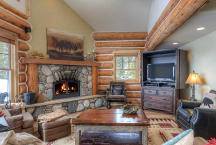 Mountainside Ski-in/Ski-out Luxury Cabin - Big Sky, Montana