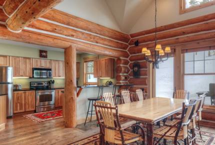 Mountainside Ski-in/Ski-out Luxury Cabin - Big Sky, Montana
