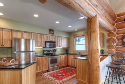 Mountainside Ski-in/Ski-out Luxury Cabin - Big Sky, Montana