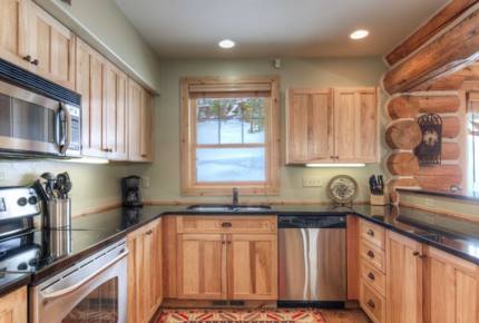 Mountainside Ski-in/Ski-out Luxury Cabin - Big Sky, Montana