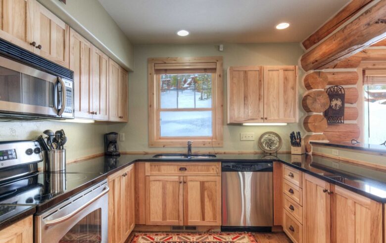 Mountainside Ski-in/Ski-out Luxury Cabin - Big Sky, Montana