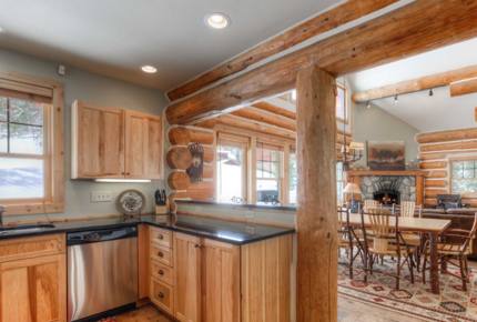 Mountainside Ski-in/Ski-out Luxury Cabin - Big Sky, Montana