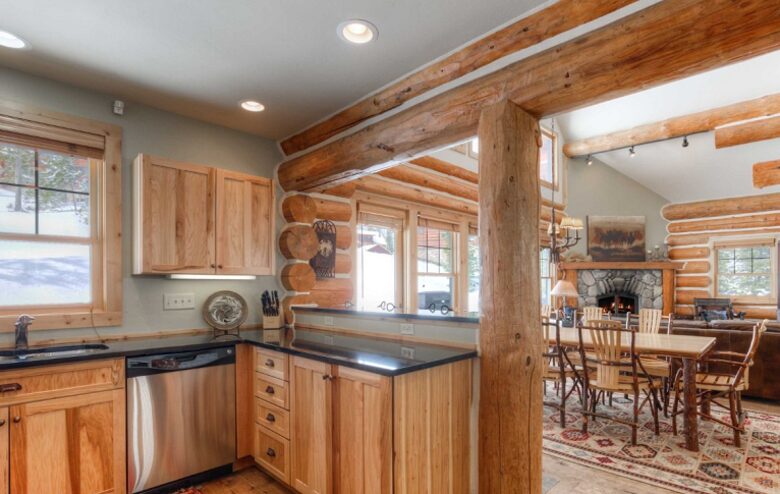 Mountainside Ski-in/Ski-out Luxury Cabin - Big Sky, Montana