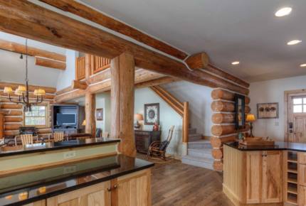 Mountainside Ski-in/Ski-out Luxury Cabin - Big Sky, Montana