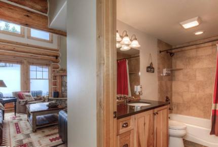 Mountainside Ski-in/Ski-out Luxury Cabin - Big Sky, Montana