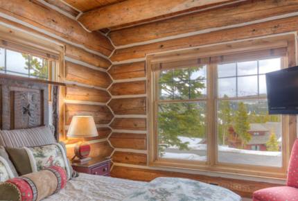 Mountainside Ski-in/Ski-out Luxury Cabin - Big Sky, Montana