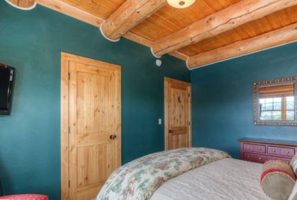 Mountainside Ski-in/Ski-out Luxury Cabin - Big Sky, Montana