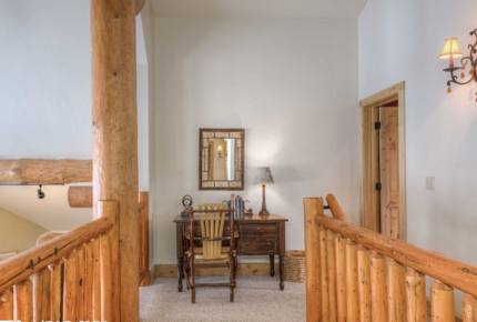 Mountainside Ski-in/Ski-out Luxury Cabin - Big Sky, Montana