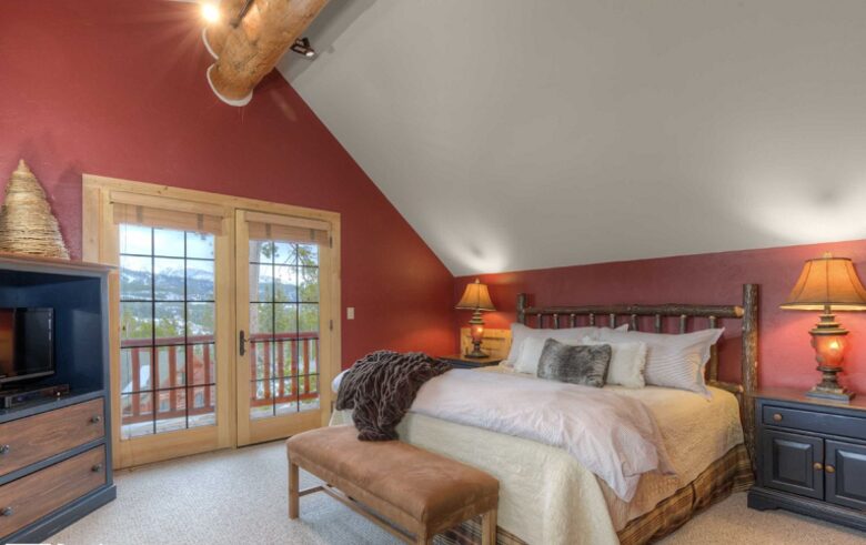 Mountainside Ski-in/Ski-out Luxury Cabin - Big Sky, Montana