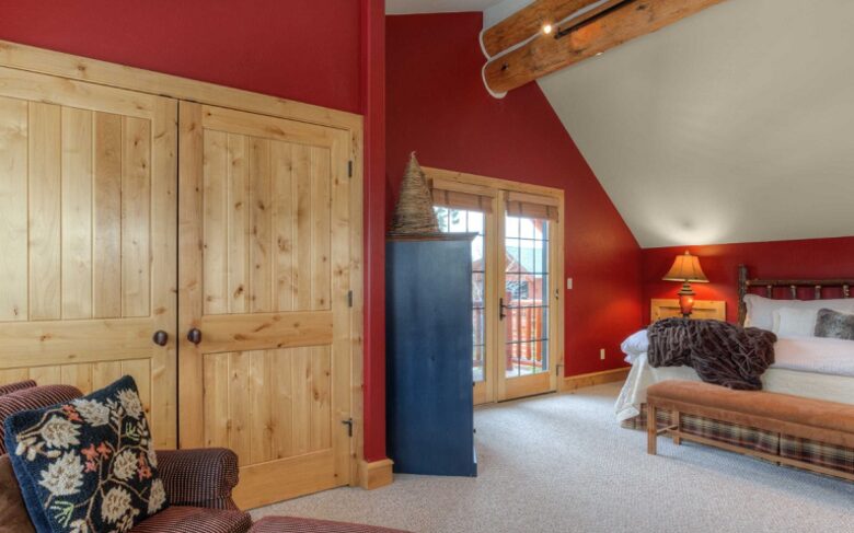 Mountainside Ski-in/Ski-out Luxury Cabin - Big Sky, Montana