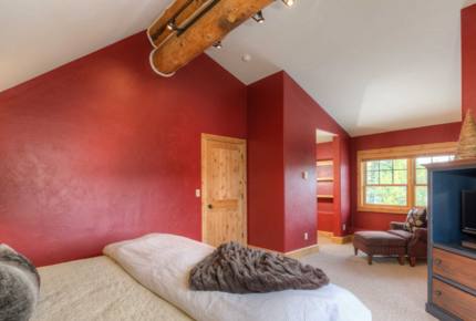 Mountainside Ski-in/Ski-out Luxury Cabin - Big Sky, Montana