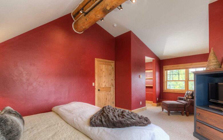 Mountainside Ski-in/Ski-out Luxury Cabin - Big Sky, Montana